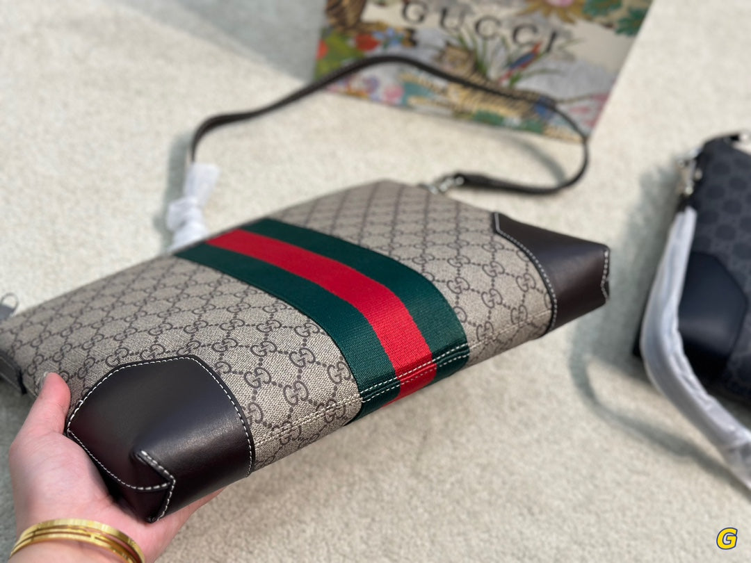 Canvas messenger bag