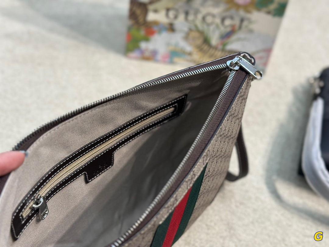 Canvas messenger bag