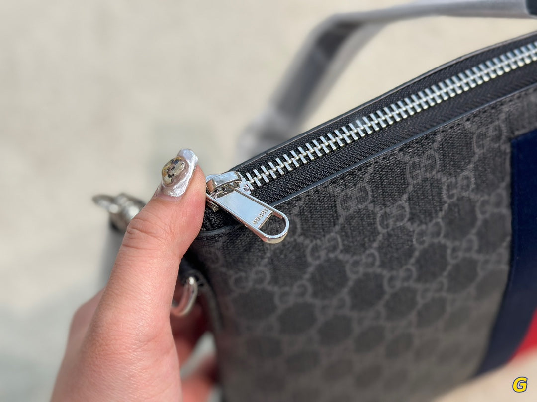 Canvas messenger bag