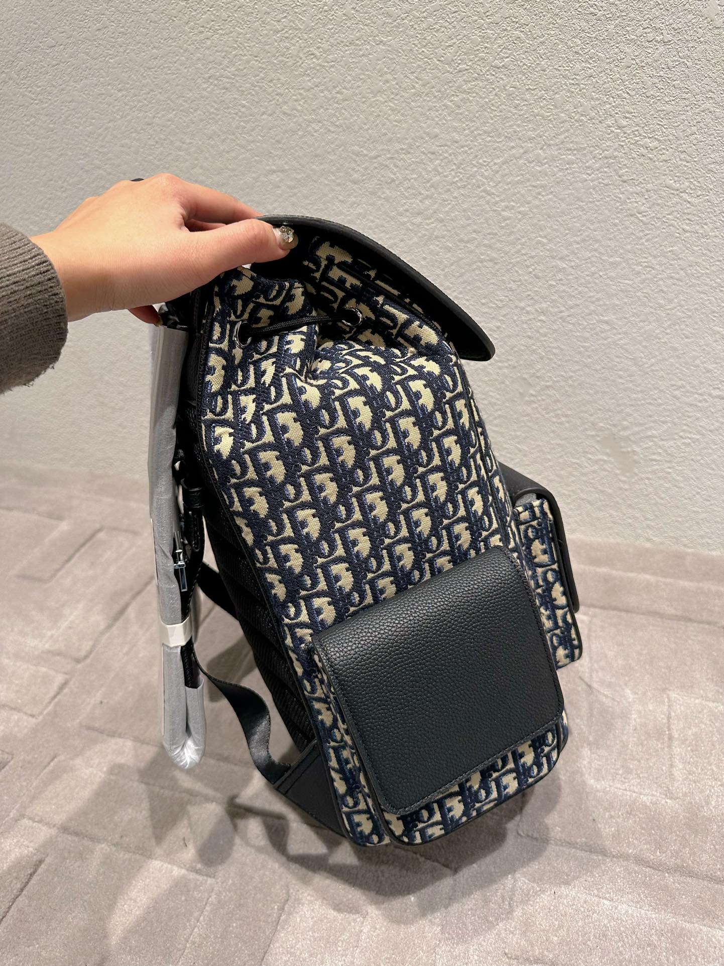 Canvas calfskin shoulder bag