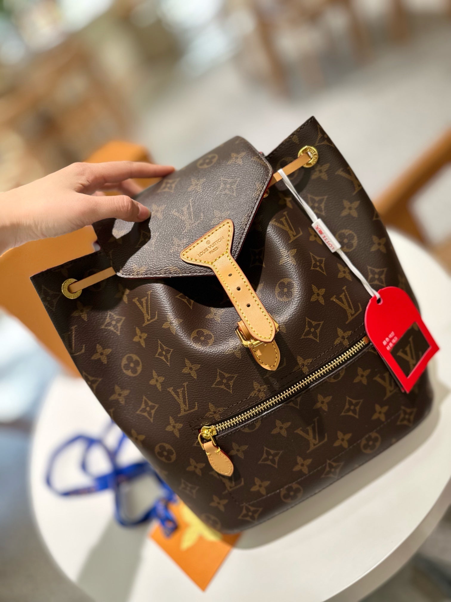 Large capacity shoulder travel bag