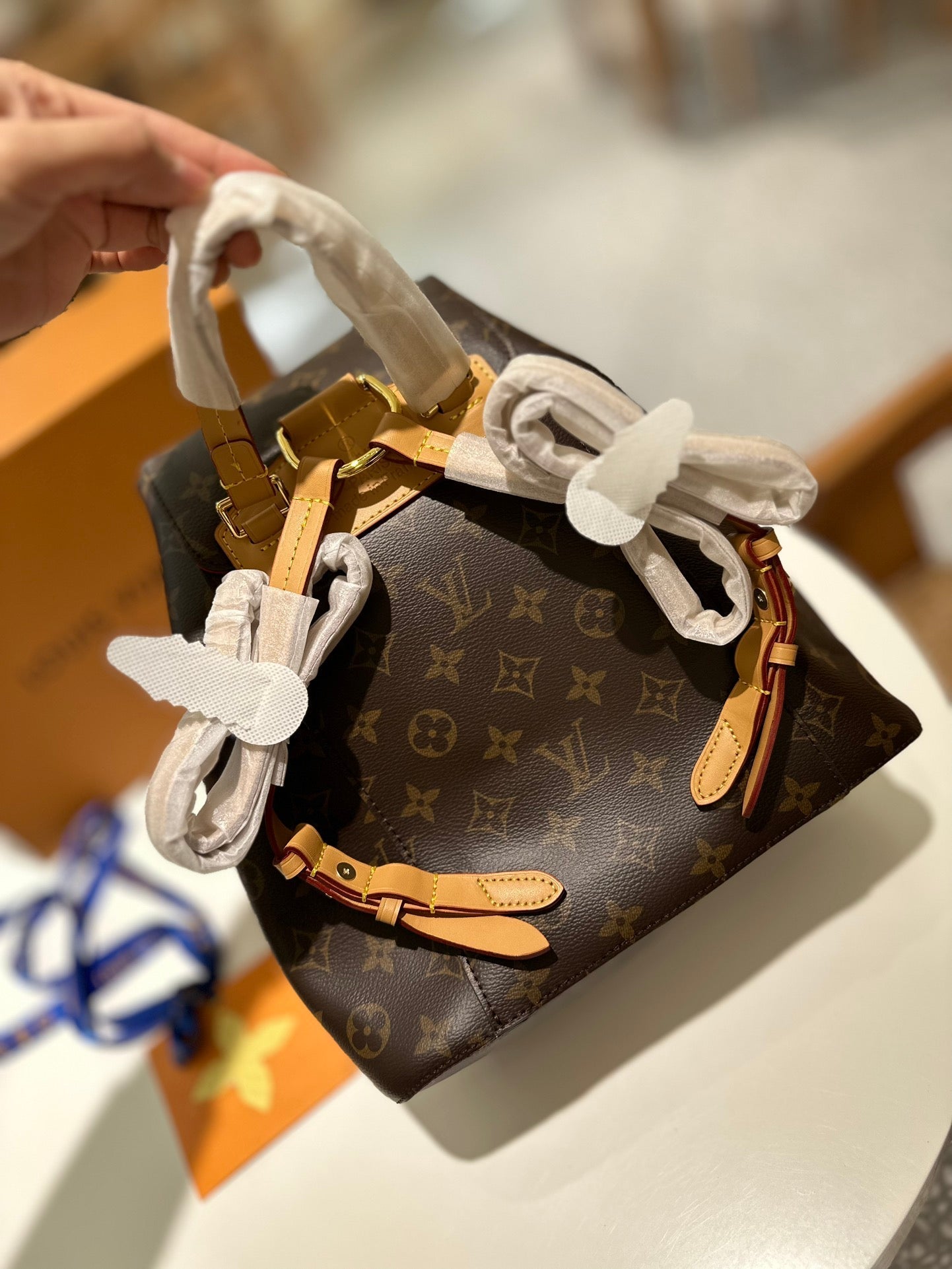 Large capacity shoulder travel bag