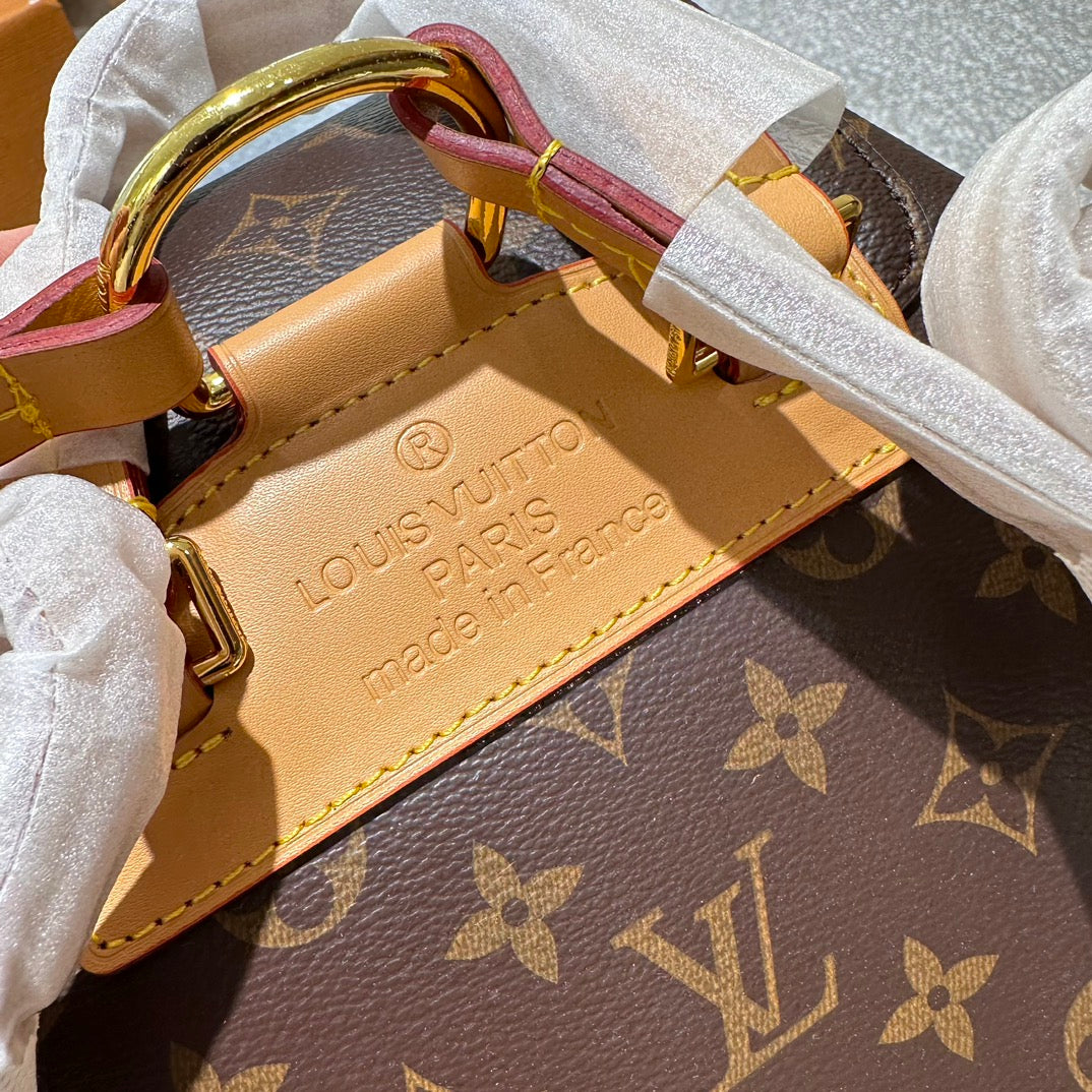 Large capacity shoulder travel bag