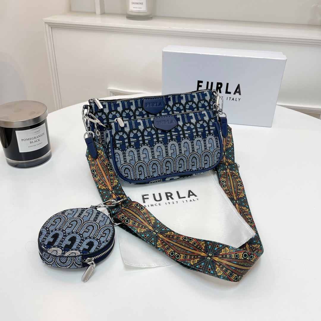 Chain wide shoulder bag