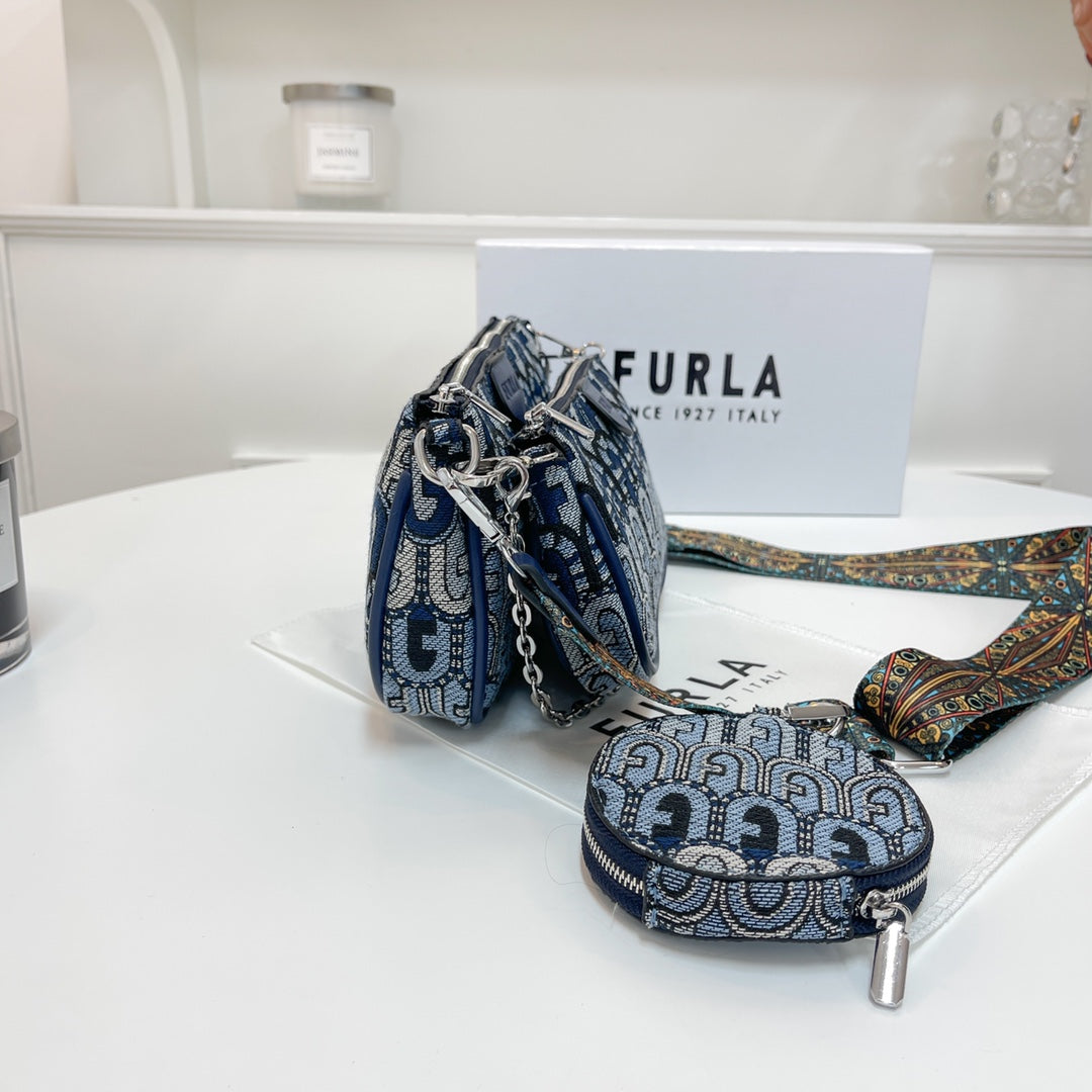 Chain wide shoulder bag