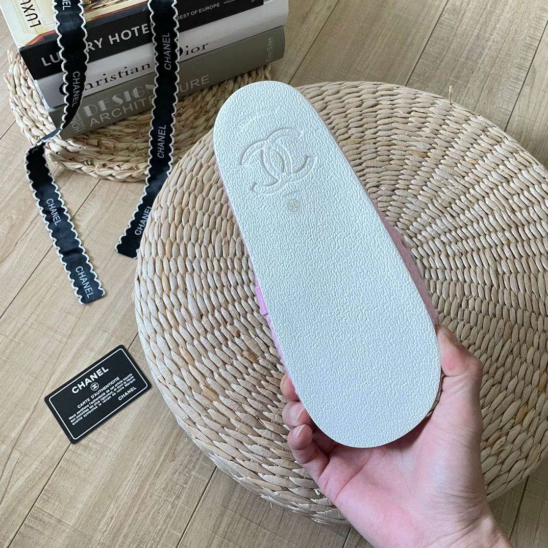 C    Straw Chunky Slippers