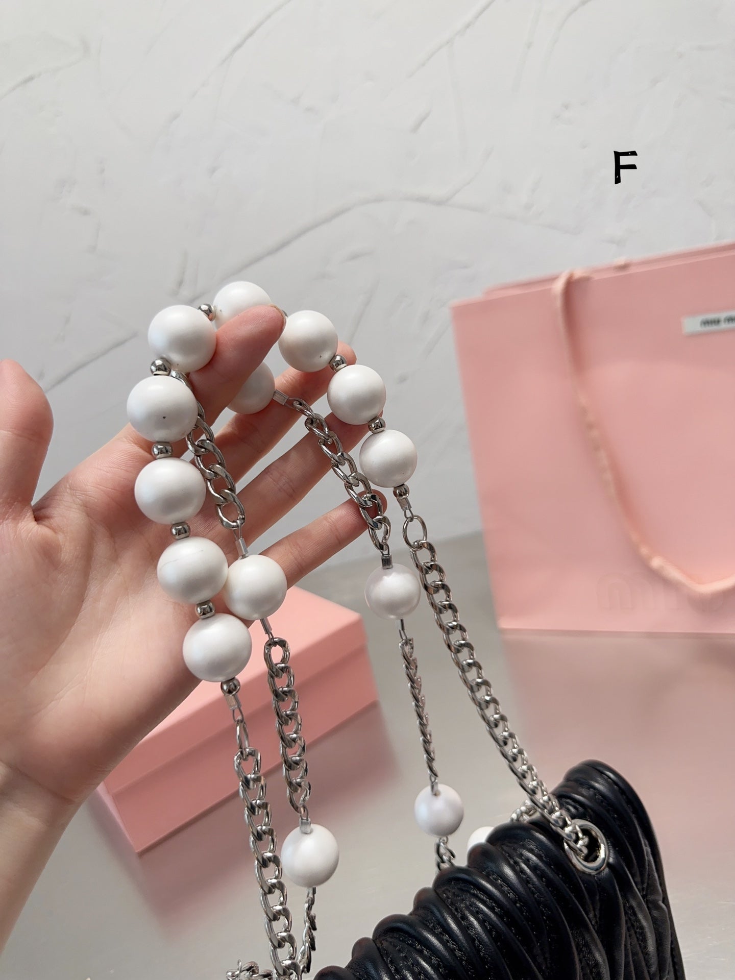 M  New Pearl Chain Bag
