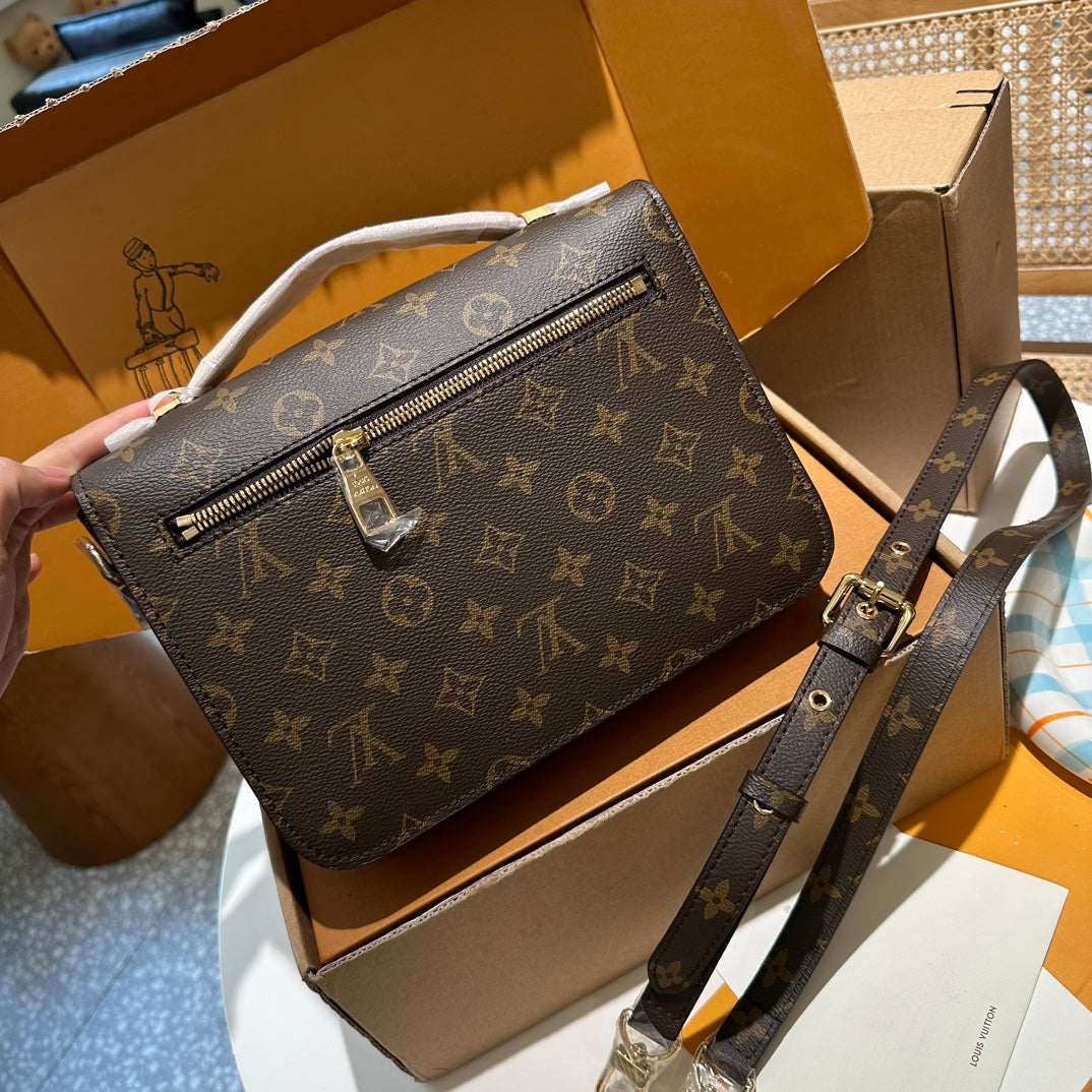 L New Messenger Bag in Pure Cowhide Leather