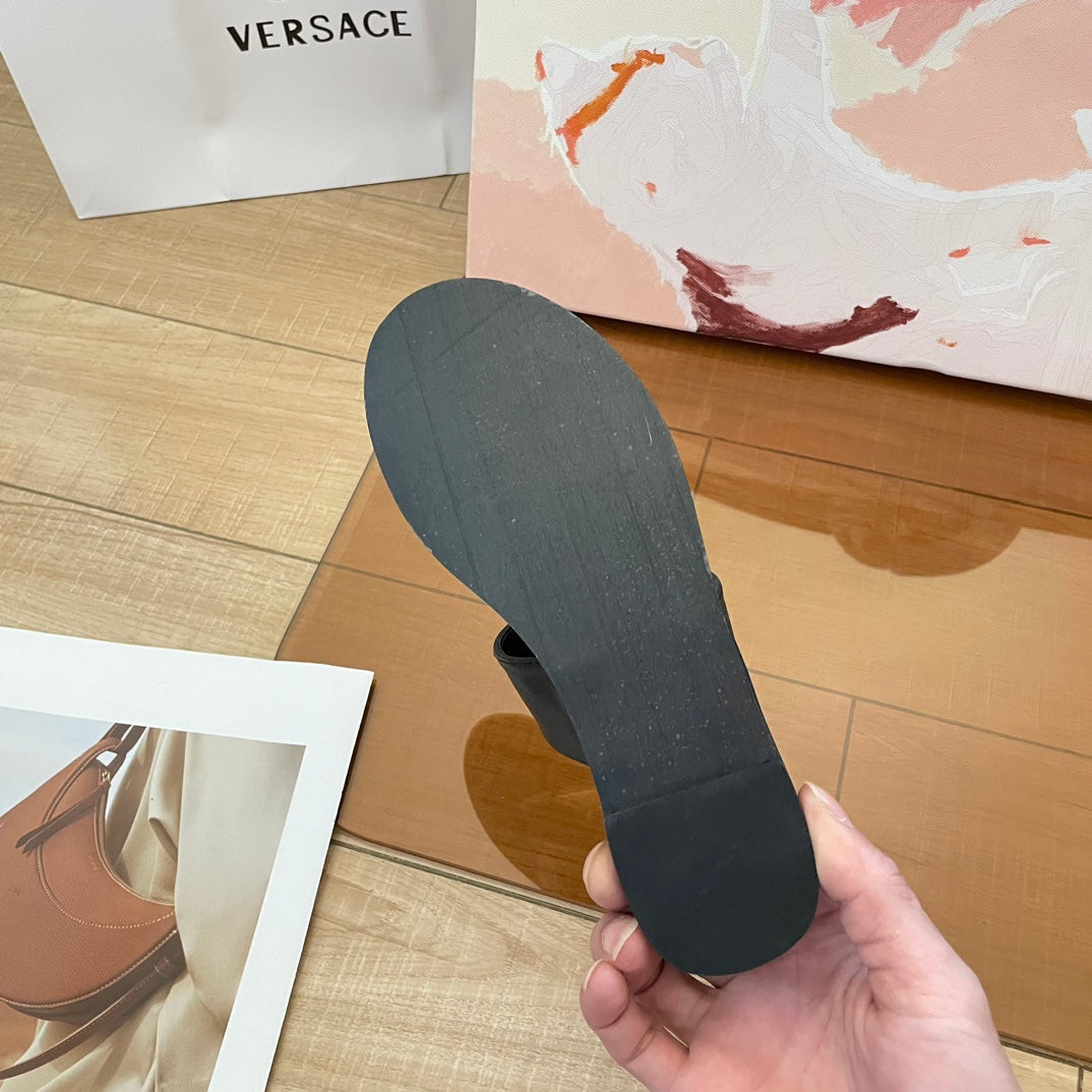 V   New Clip-On Slippers