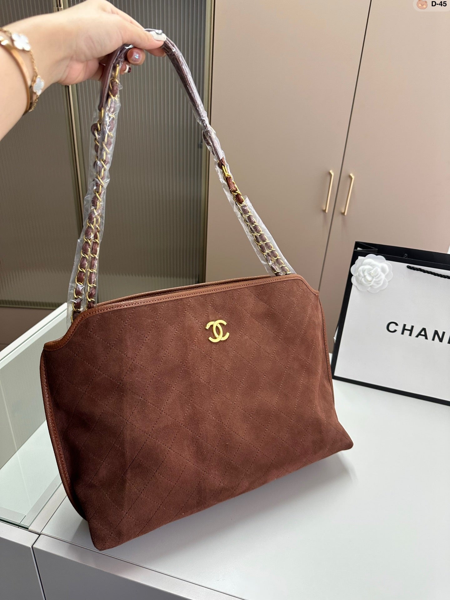 C  Brushed Leather Vintage Shopper Bag