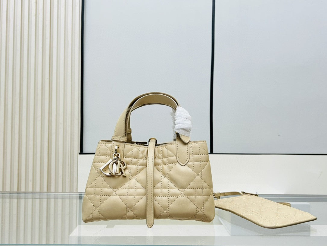 D   Toujours handbag