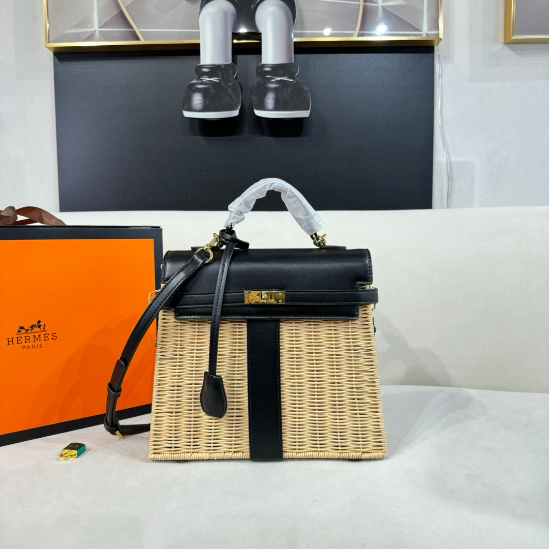 HERM* 24 Kelly straw bag