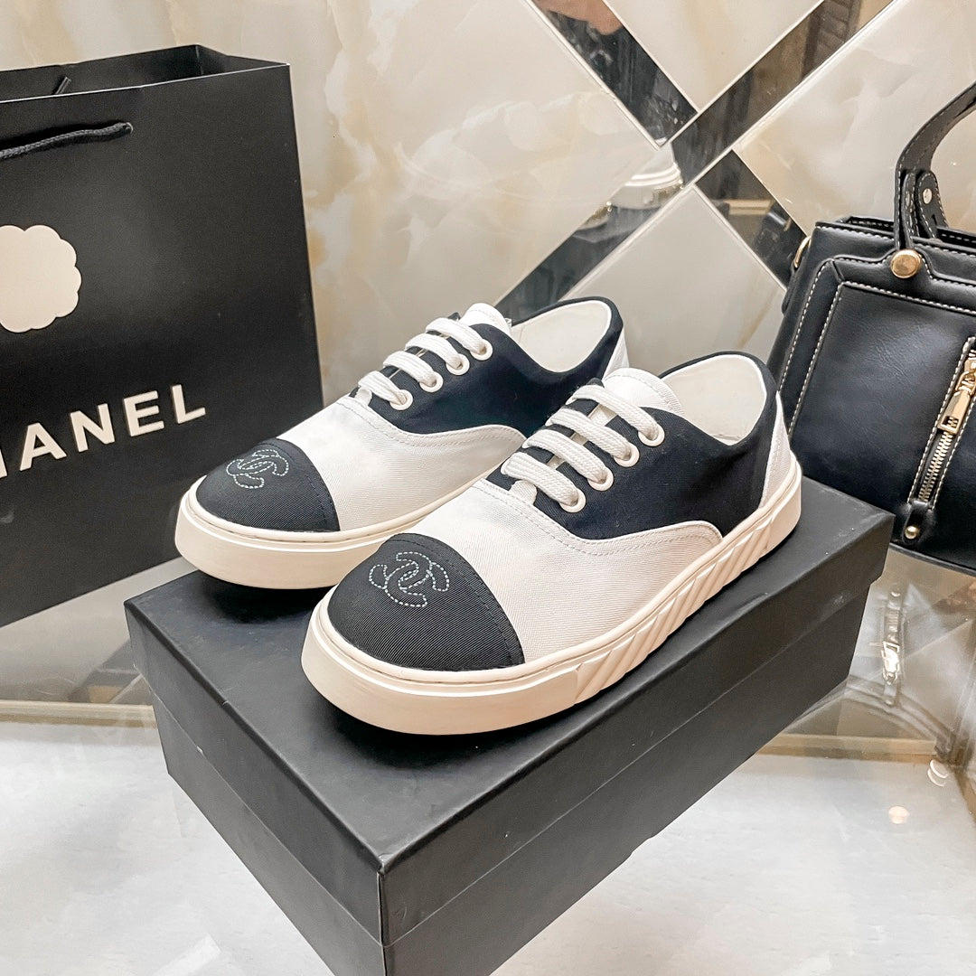 CHA* 24 new white shoes