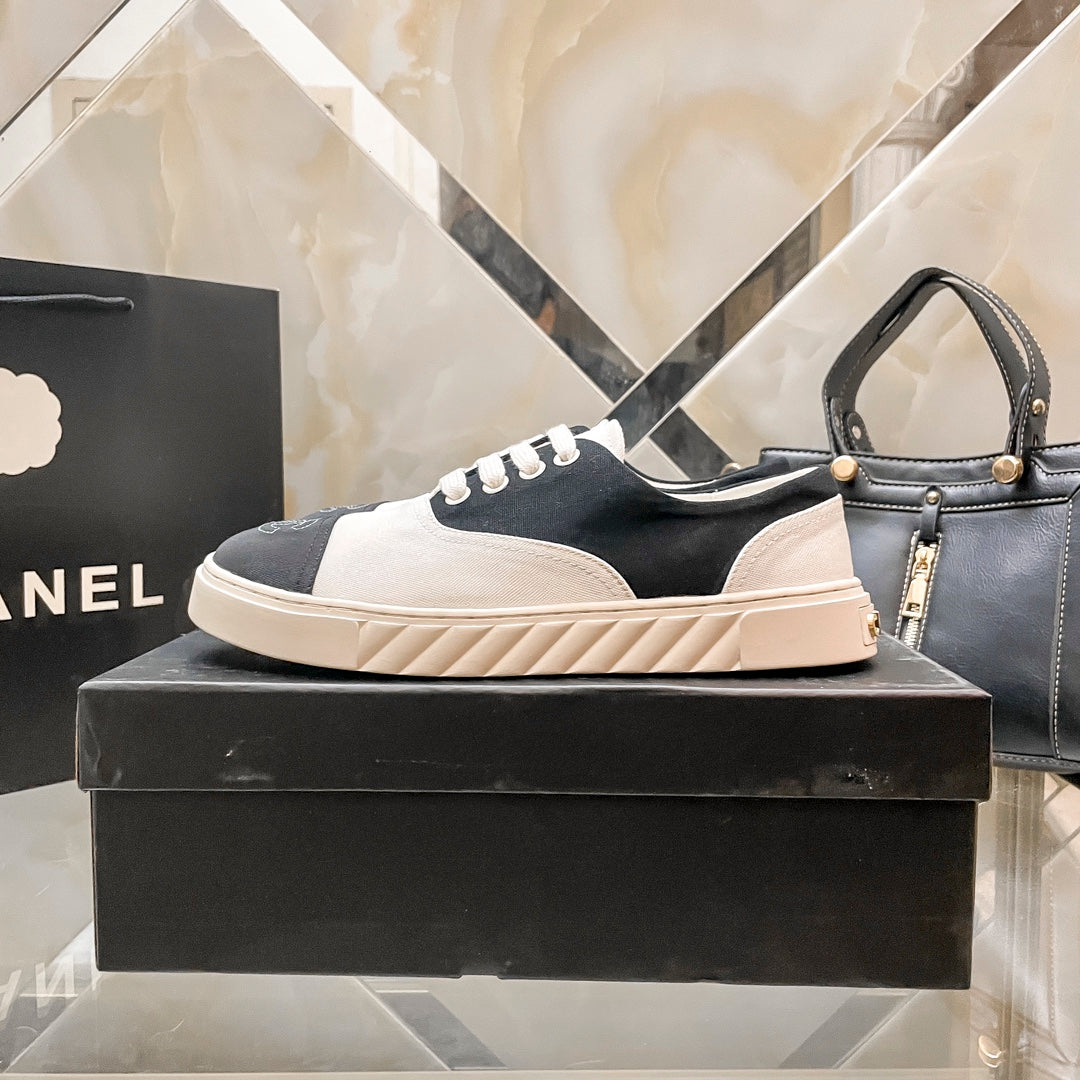 CHA* 24 new white shoes