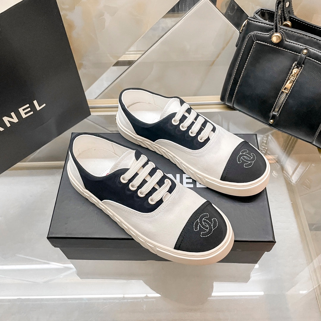 CHA* 24 new white shoes