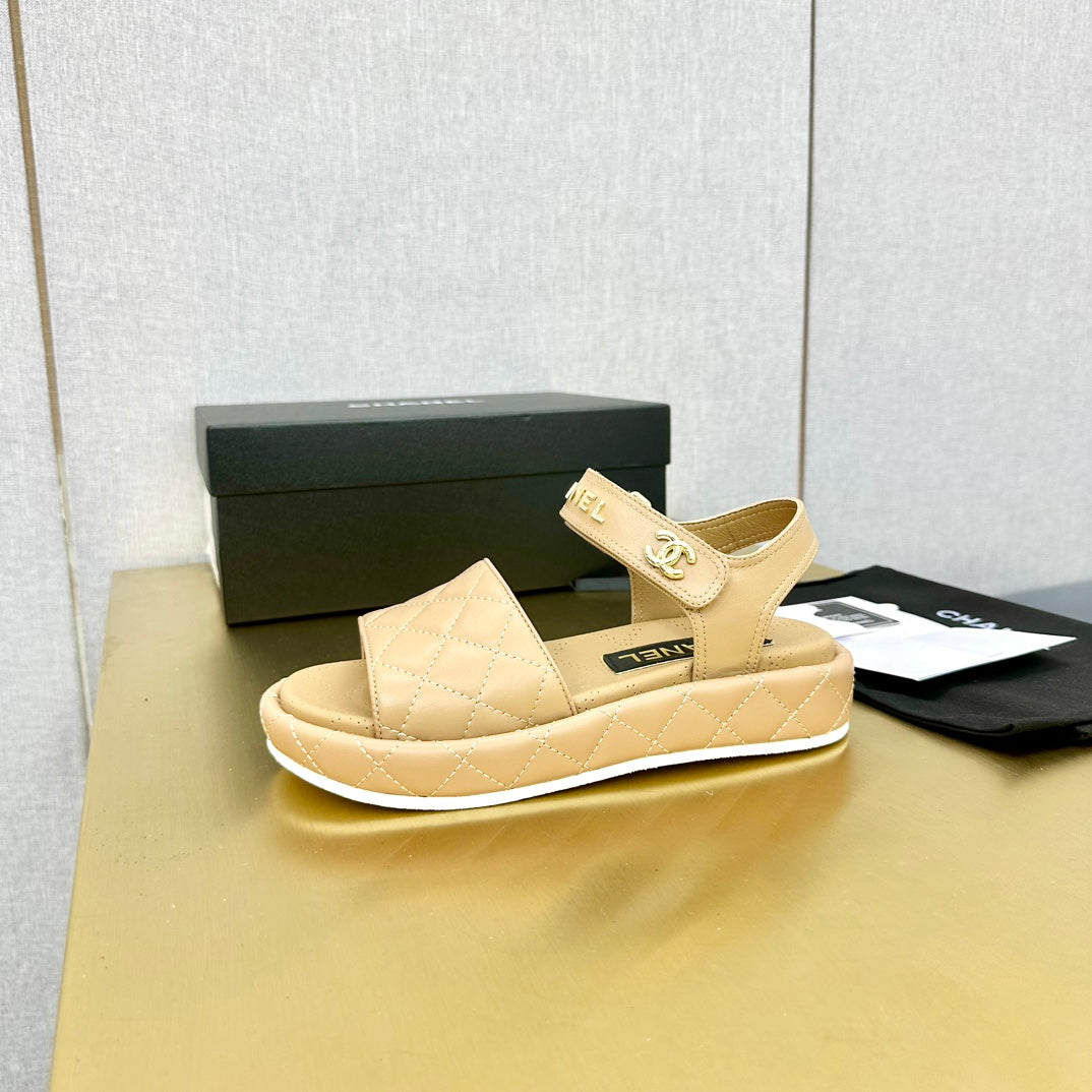 CHAN* 24 catwalk style thick heel sandals