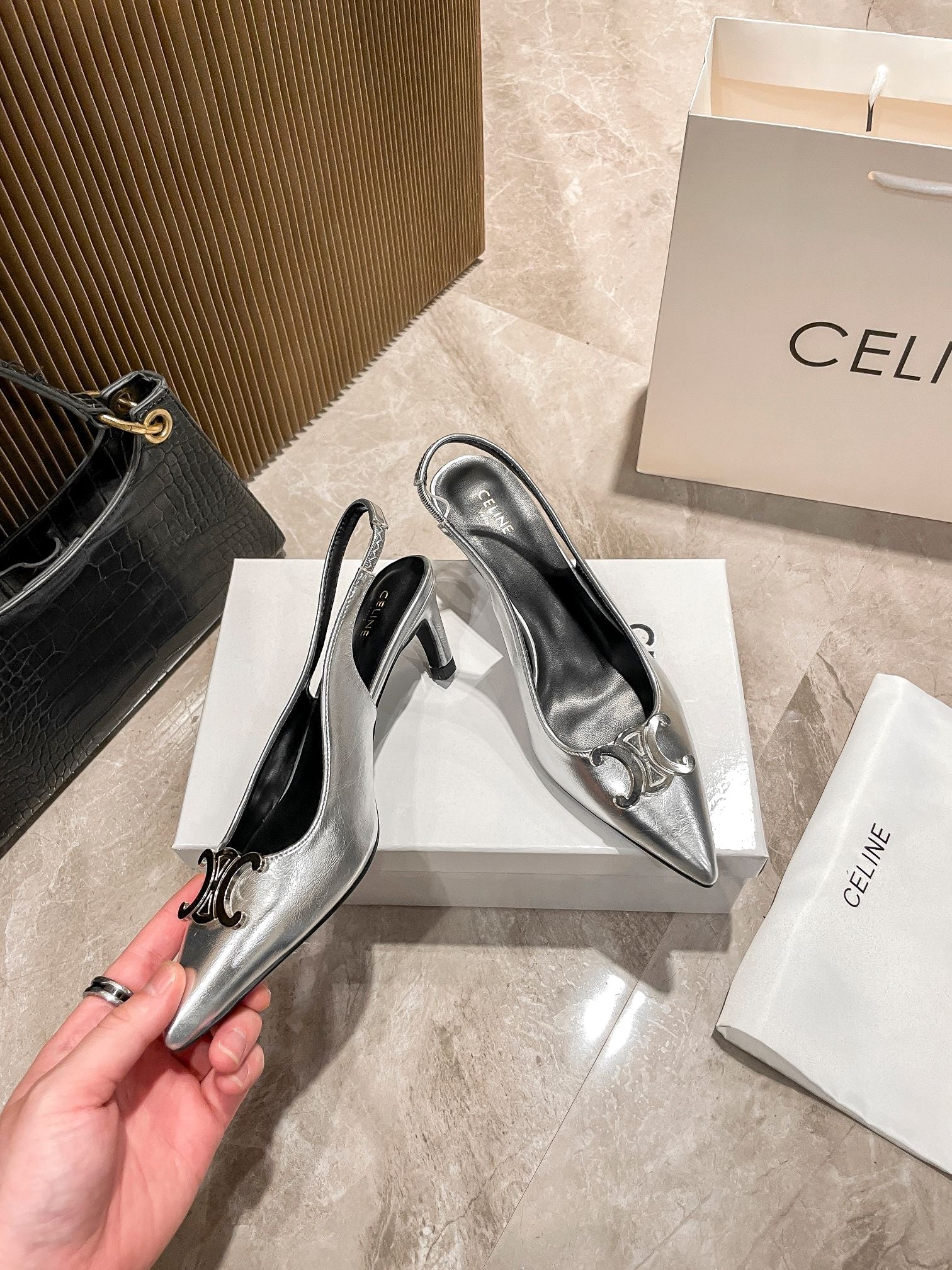 Cel* 24 new pointed toe sandals