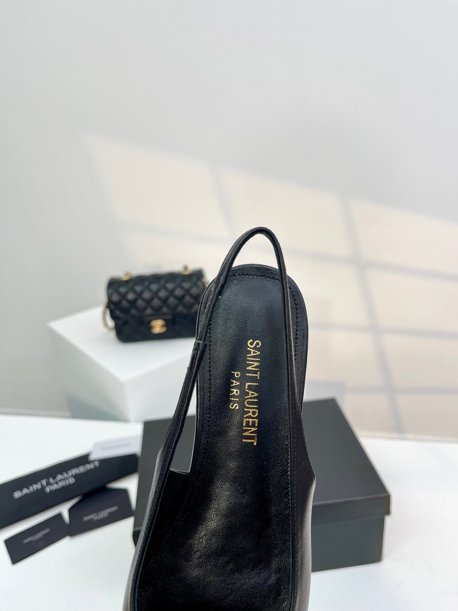 YS* 24 new empty shoes