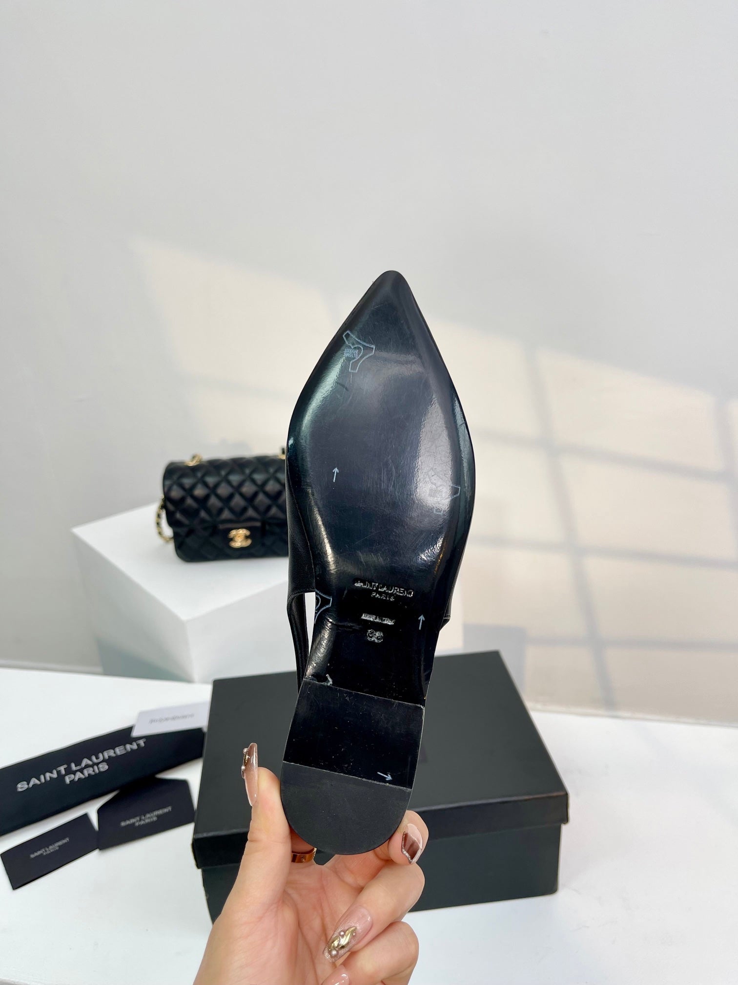 YS* 24 new empty shoes