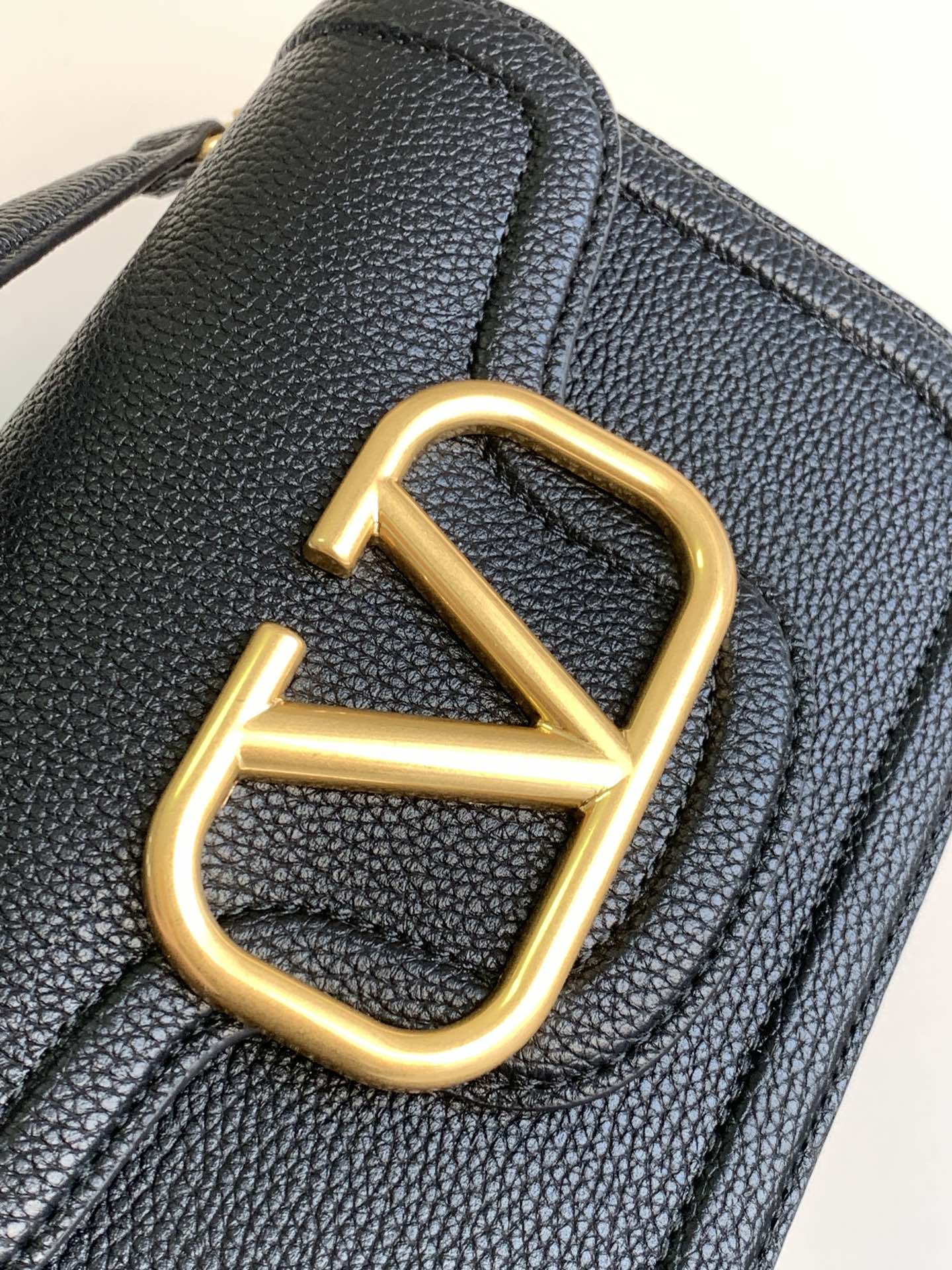 Valen* grain leather envelope bag