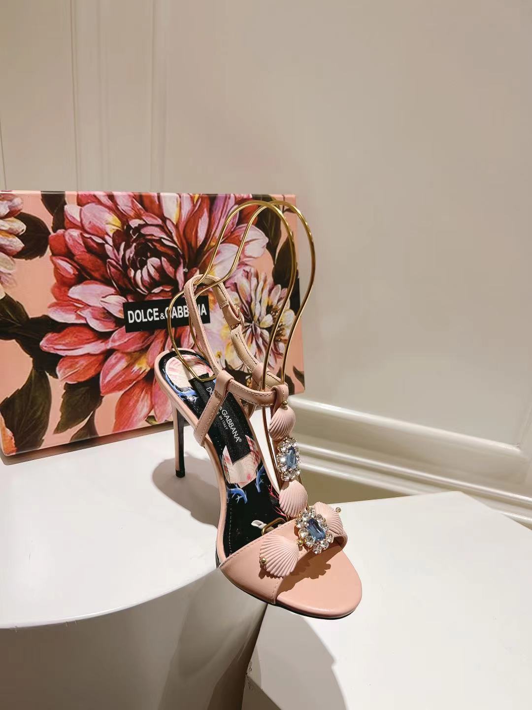 Dolc* & Gabb* 24 new high-heeled sandals