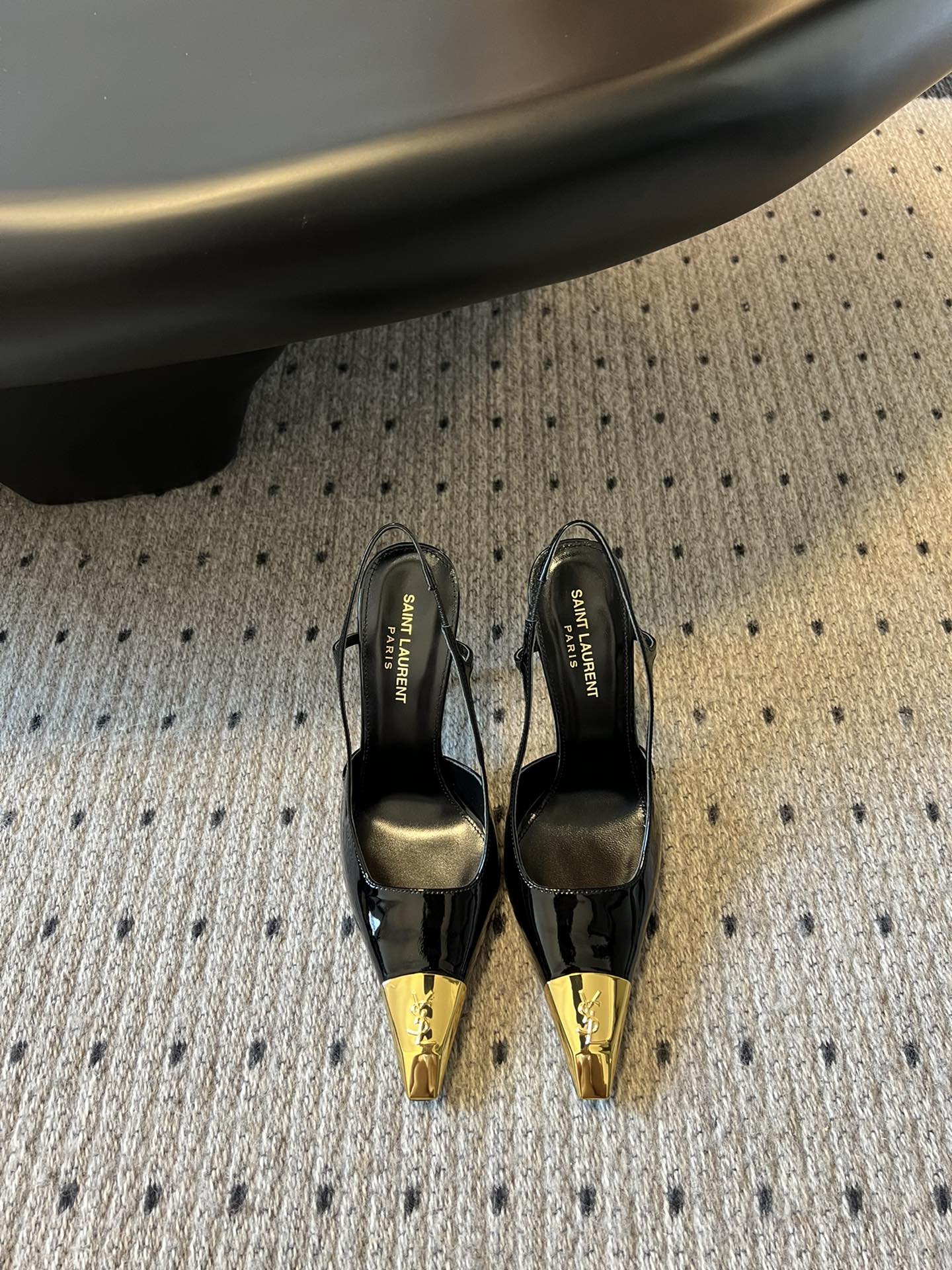 YSL*Metallic Toe Sandals