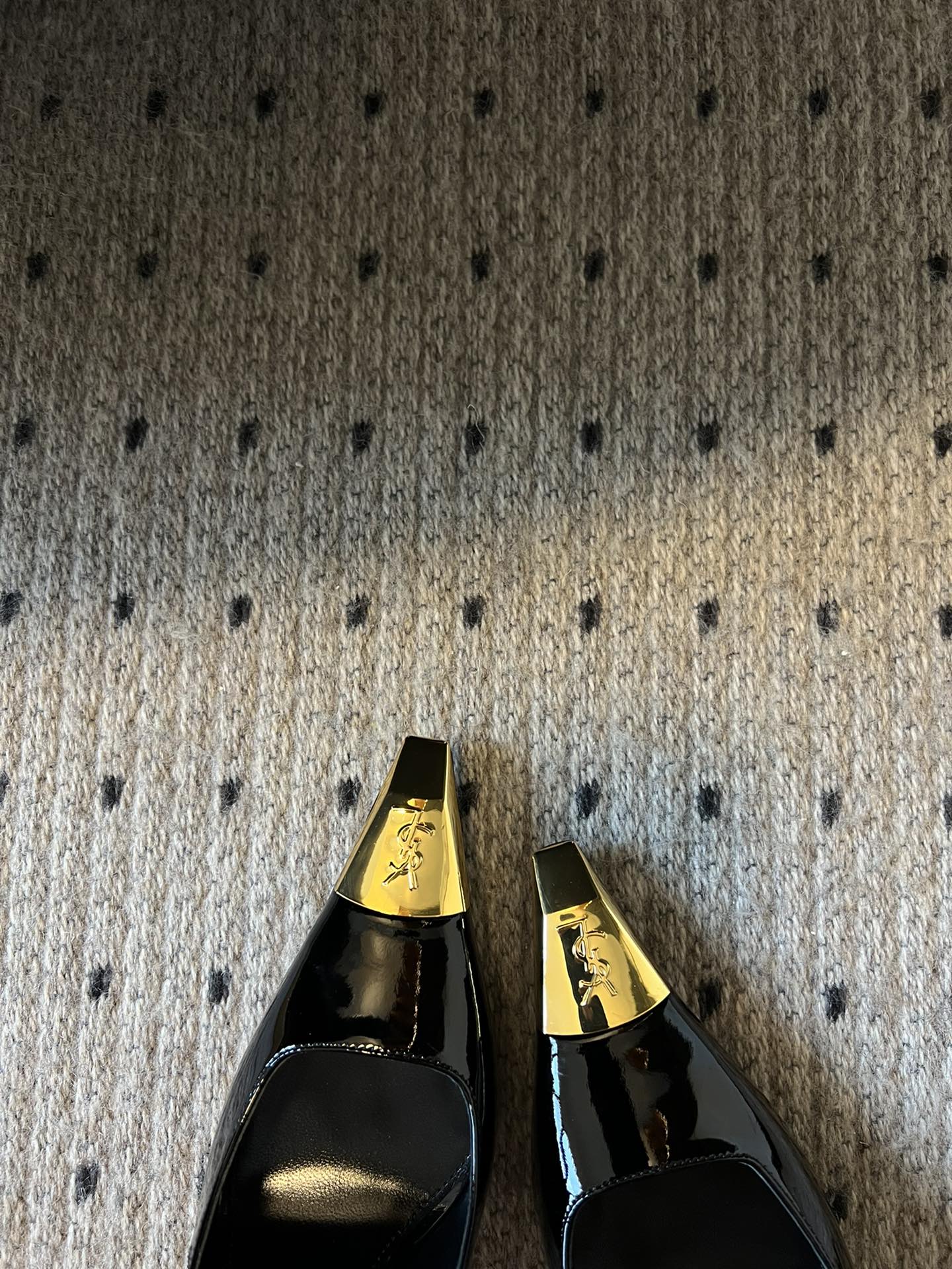 YSL*Metallic Toe Sandals