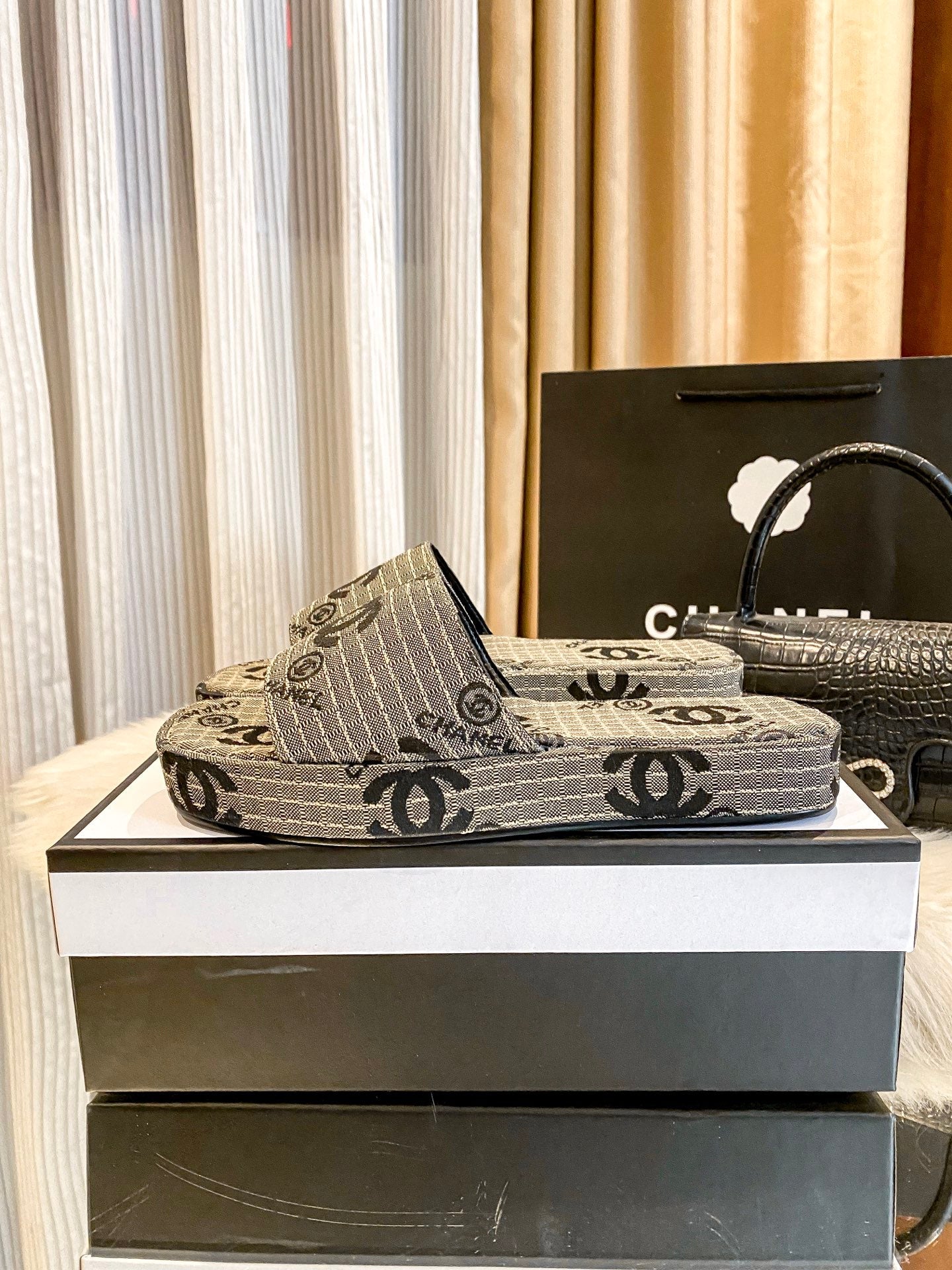 CHA* 25 new slippers