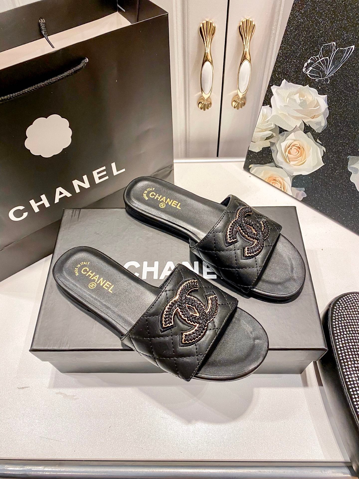 CHA* 25 new block heel/flat slippers