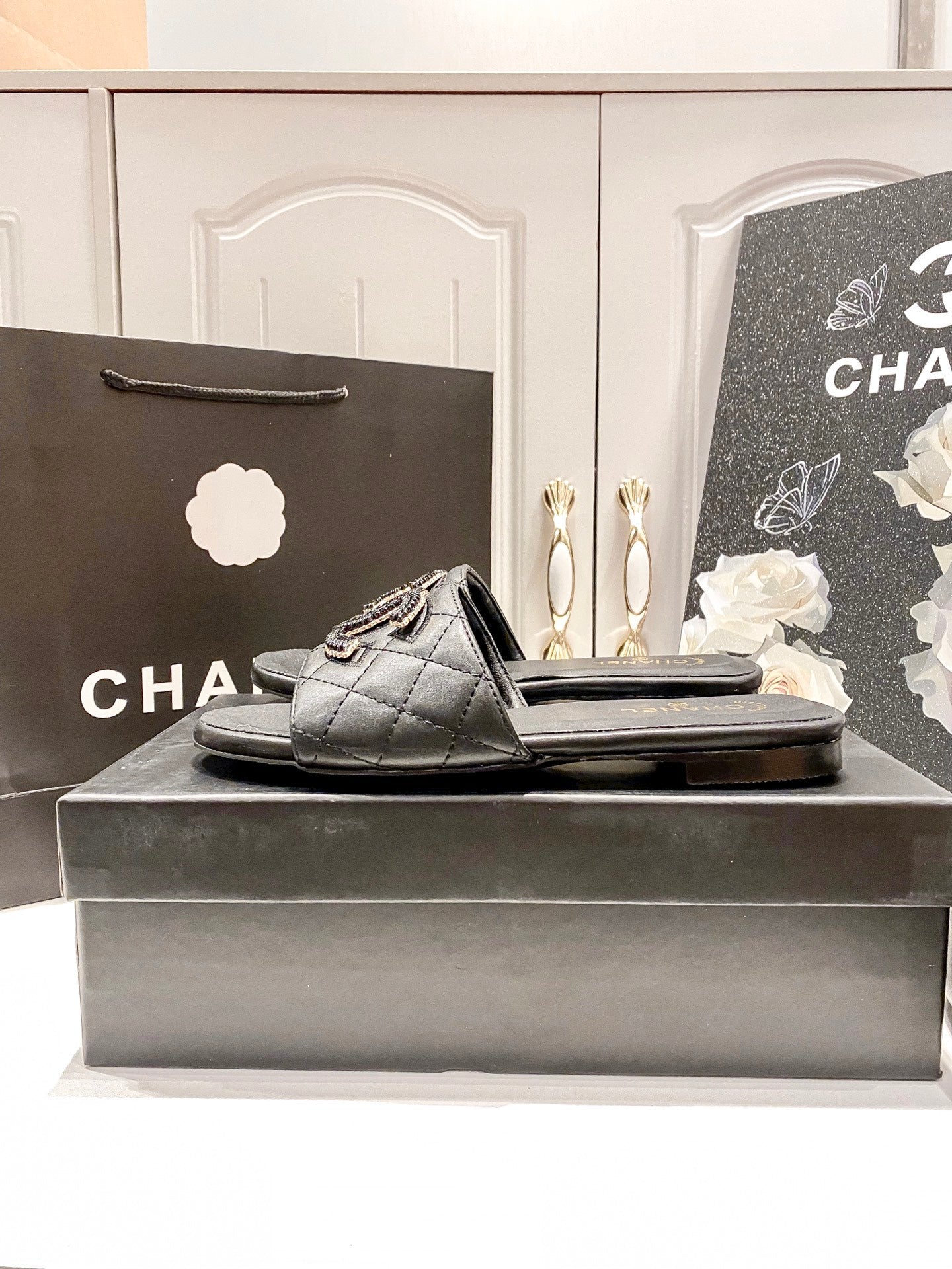CHA* 25 new block heel/flat slippers