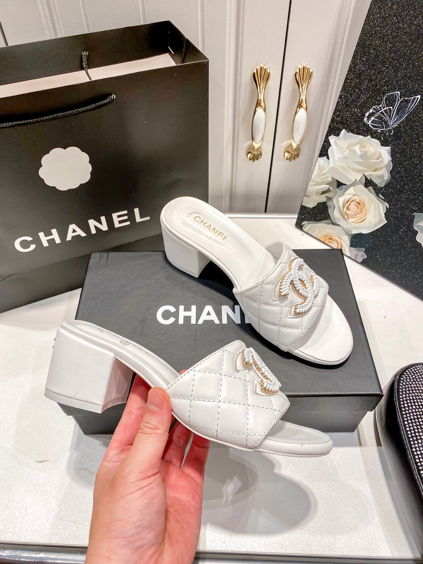 CHA* 25 new block heel/flat slippers