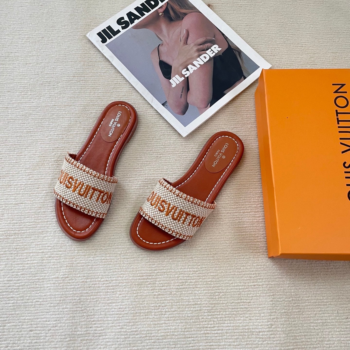 LOU* 25 embroidered flats