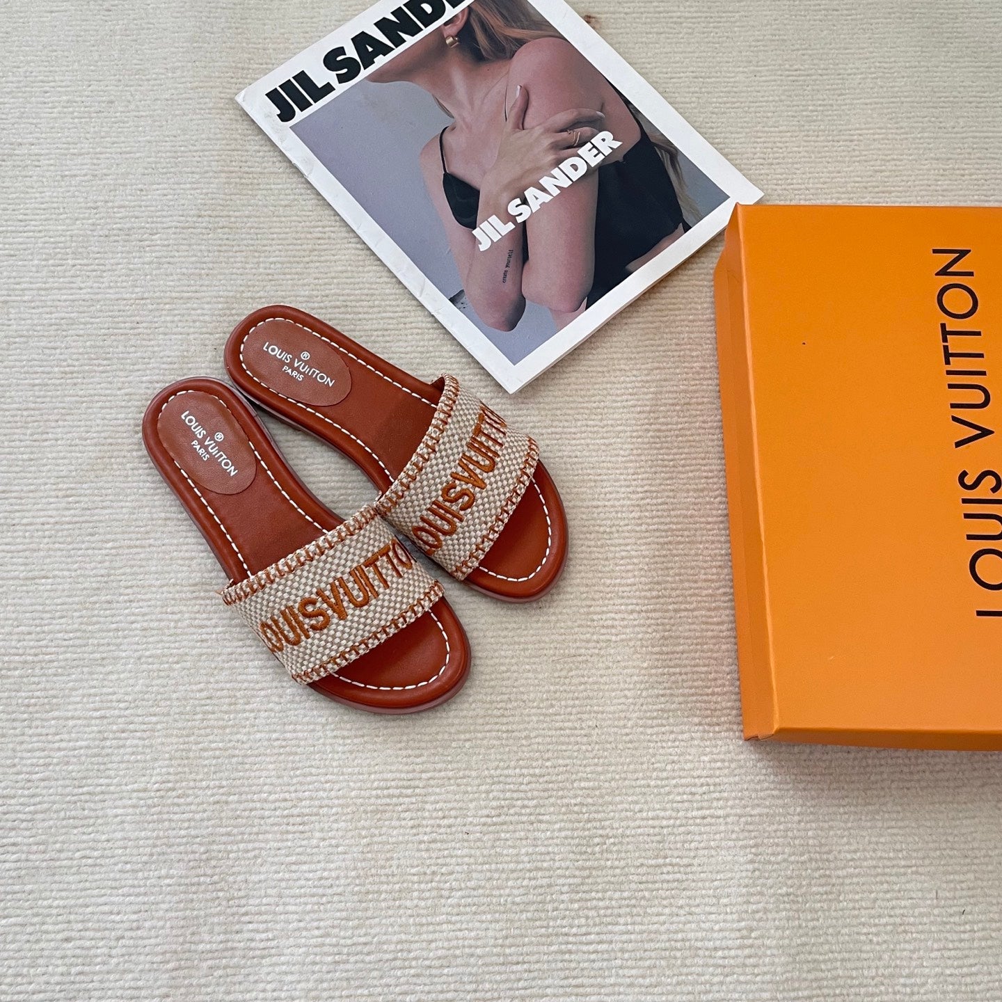 LOU* 25 embroidered flats