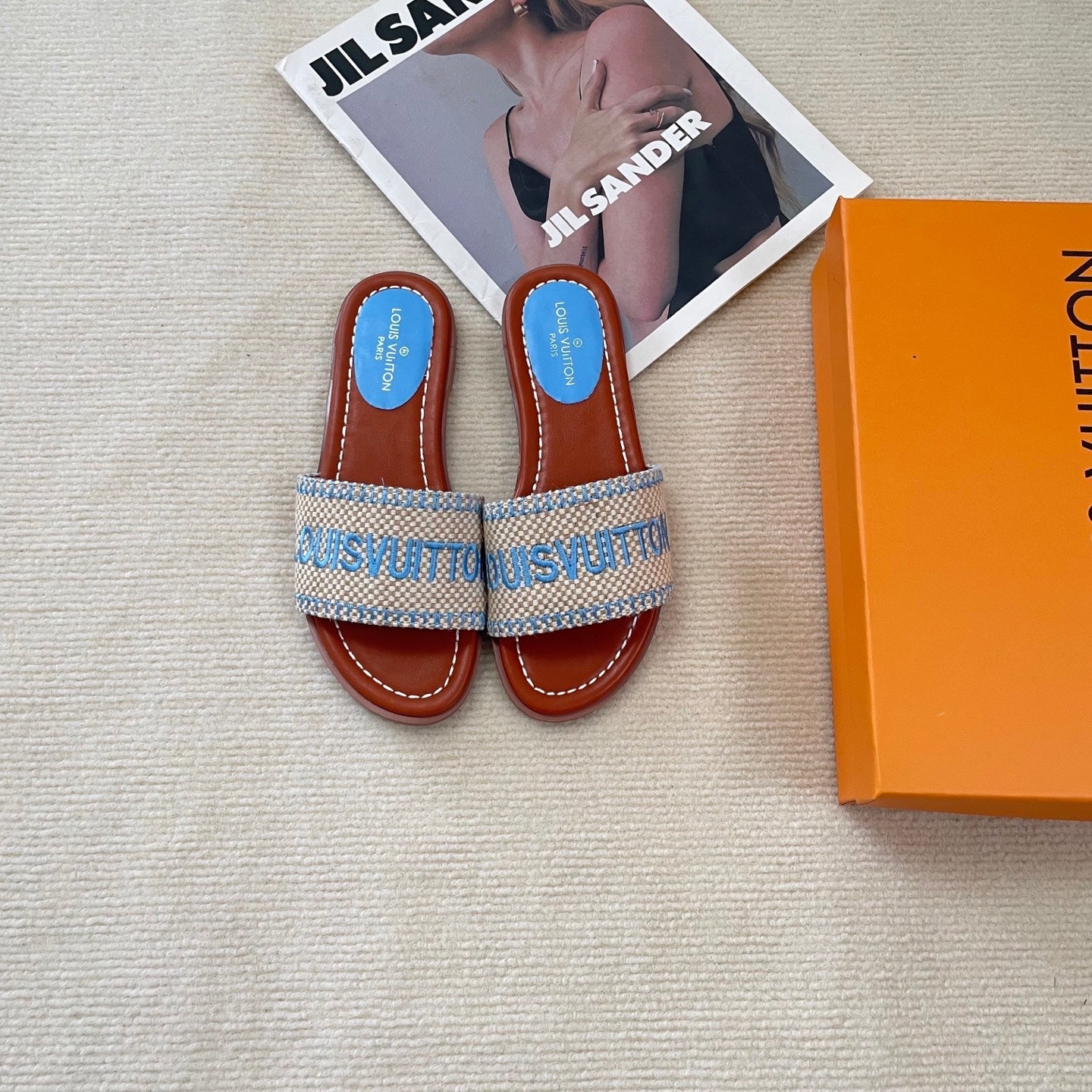 LOU* 25 embroidered flats