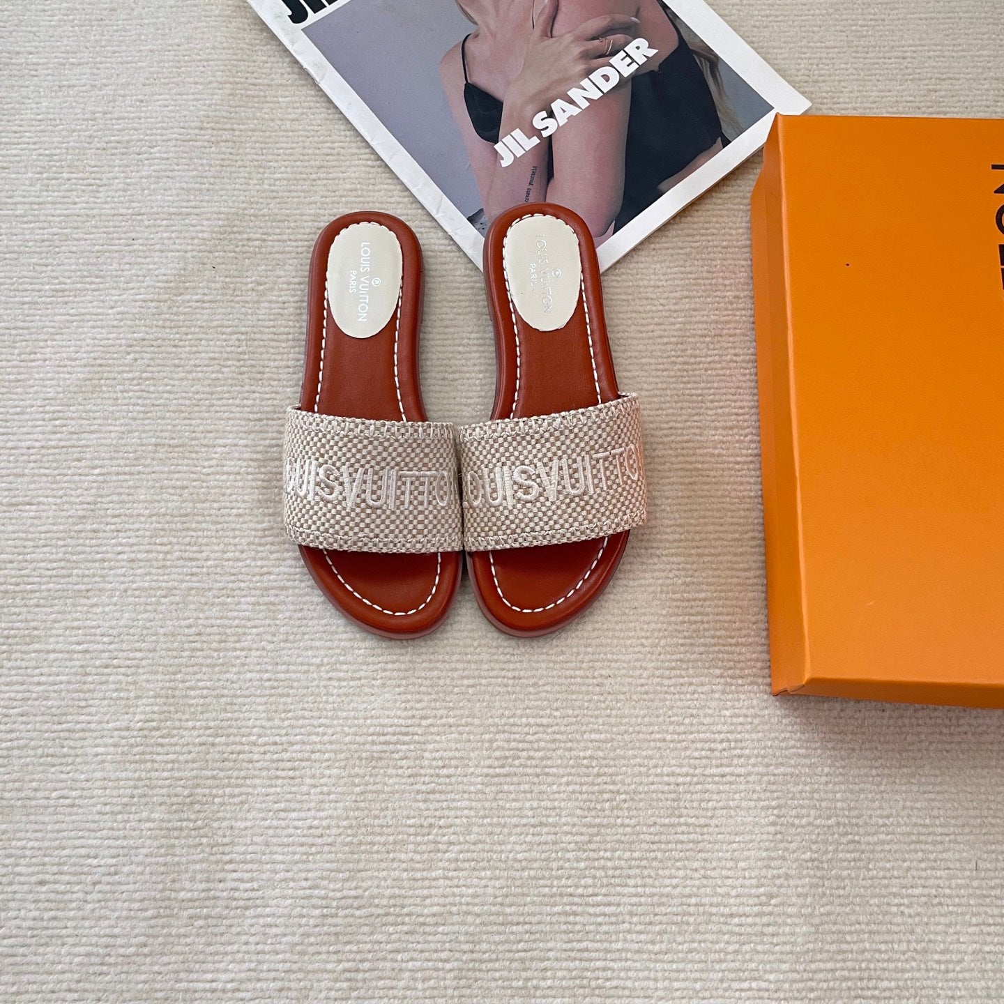 LOU* 25 embroidered flats