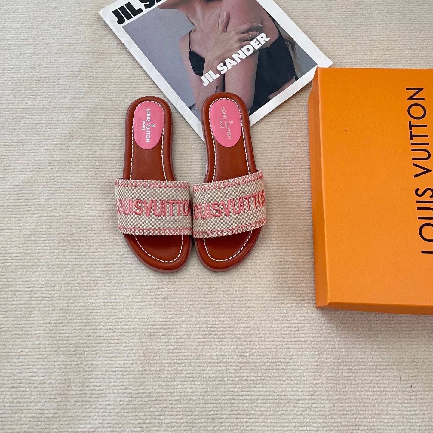 LOU* 25 embroidered flats