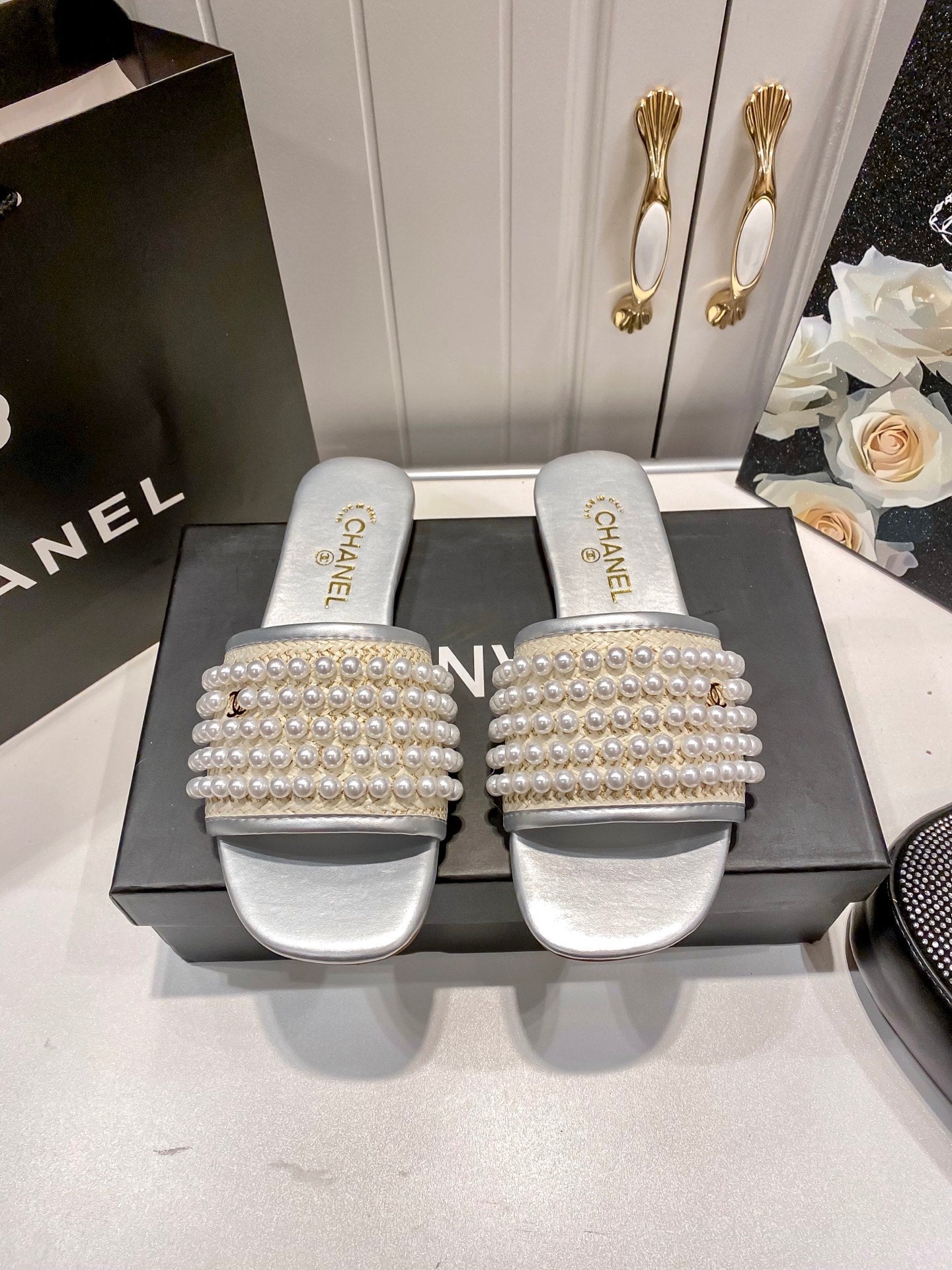 CHAN* 25 Pearl Flat Slippers