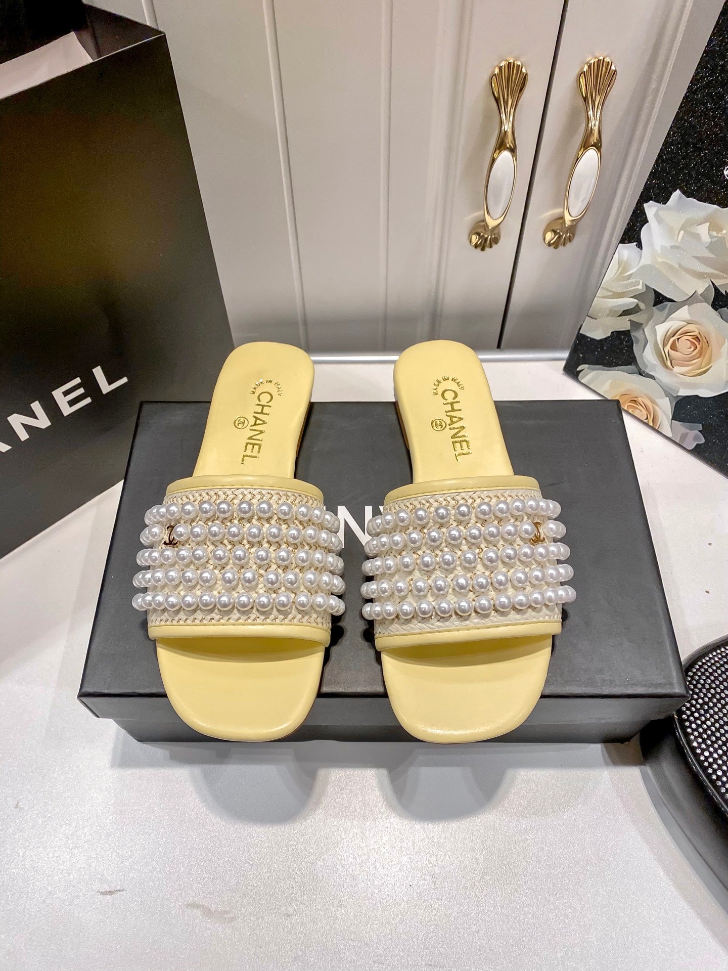 CHAN* 25 Pearl Flat Slippers