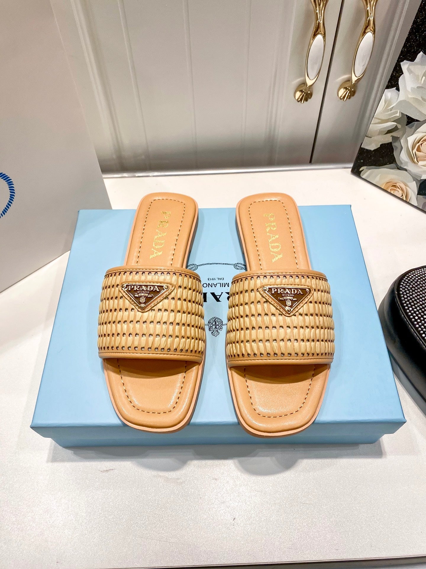 PRA* 25 Woven Slippers