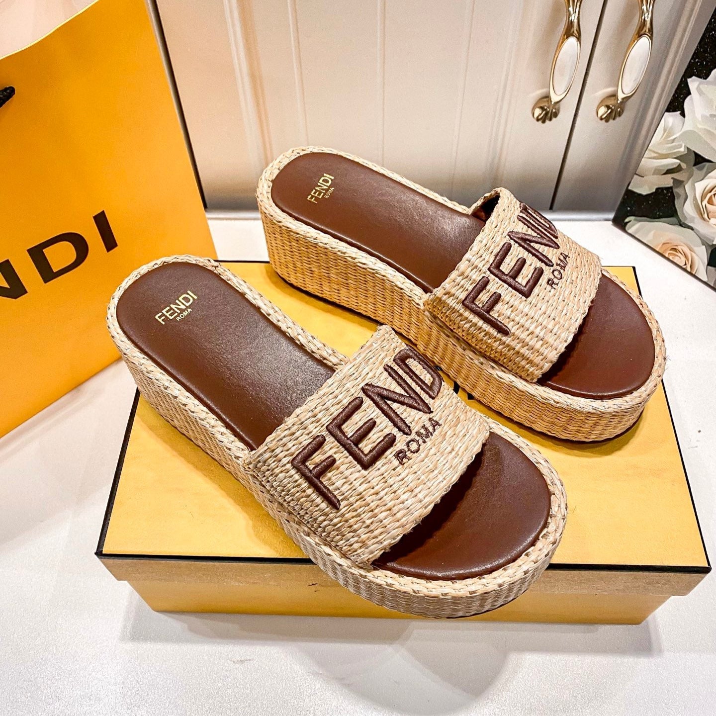 FEN* 25 Bread Slippers