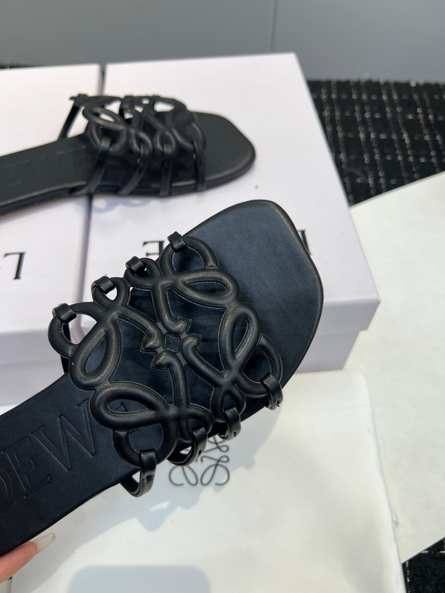 Loe*25 hollow slippers