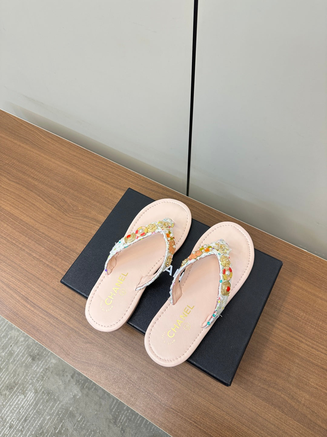 CHAN* 25SS flip flops vip