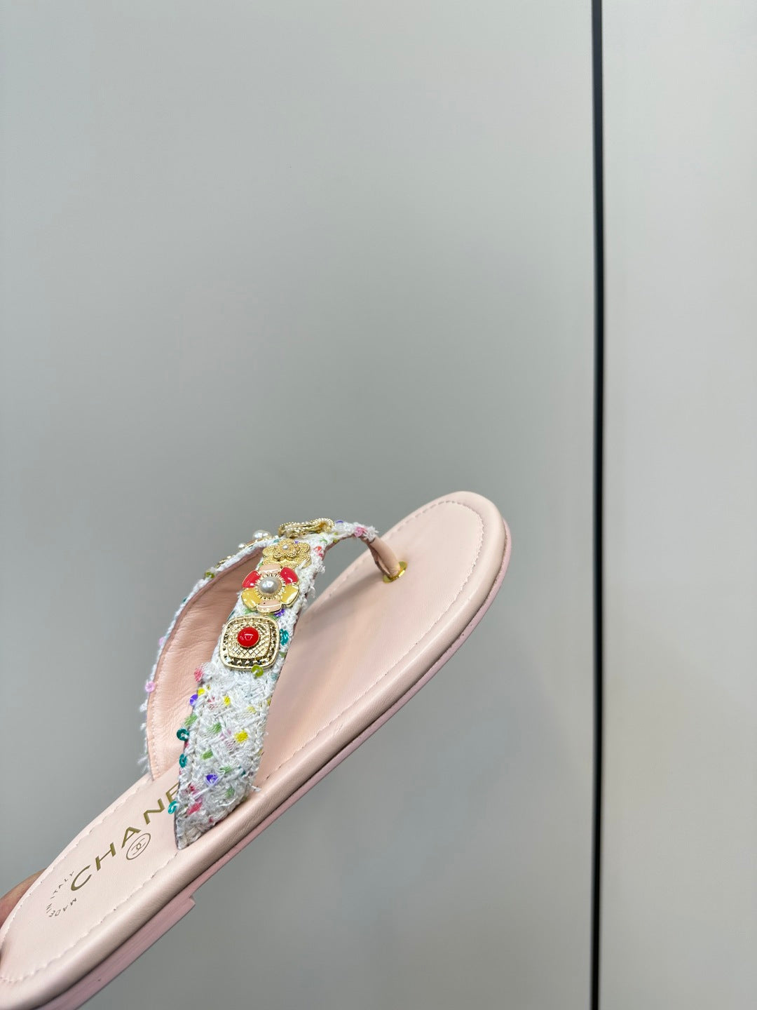 CHAN* 25SS flip flops vip