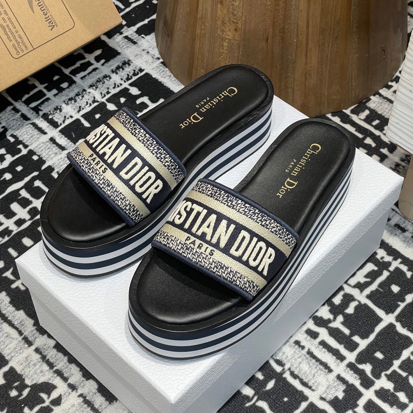 DIO* 25SS embroidered thick-soled slippers VIP