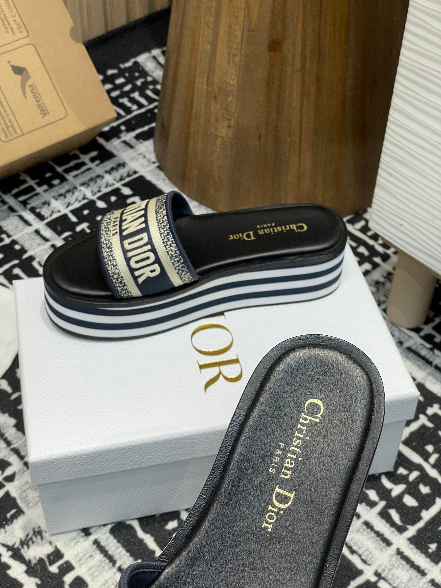 DIO* 25SS embroidered thick-soled slippers VIP