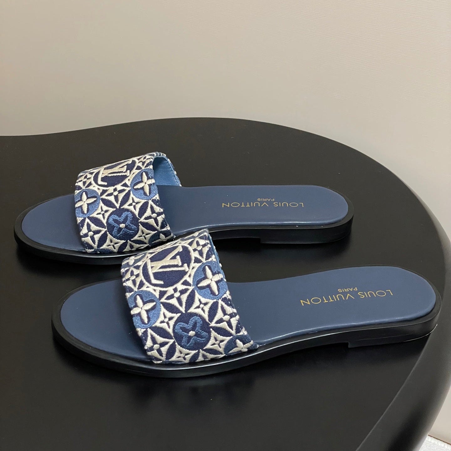 LOU* 25SS embroidered flat slippers VIP