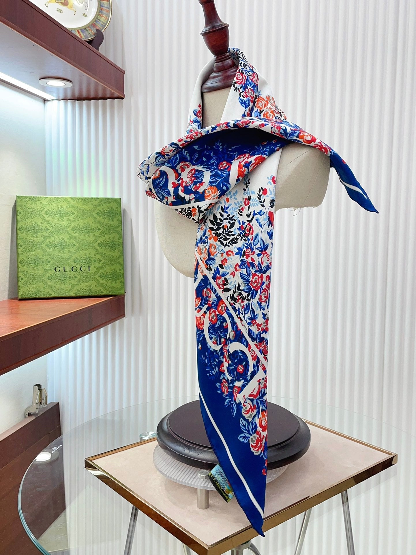 GUC* 25SS square scarf