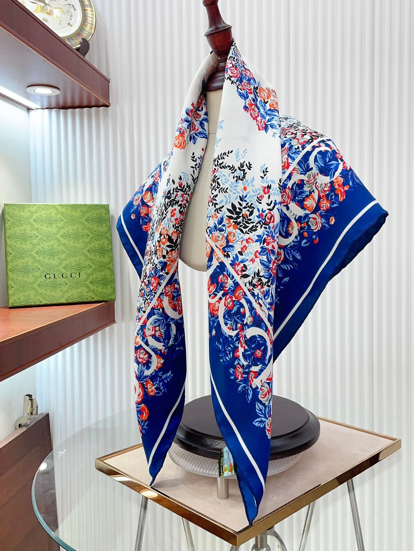 GUC* 25SS square scarf