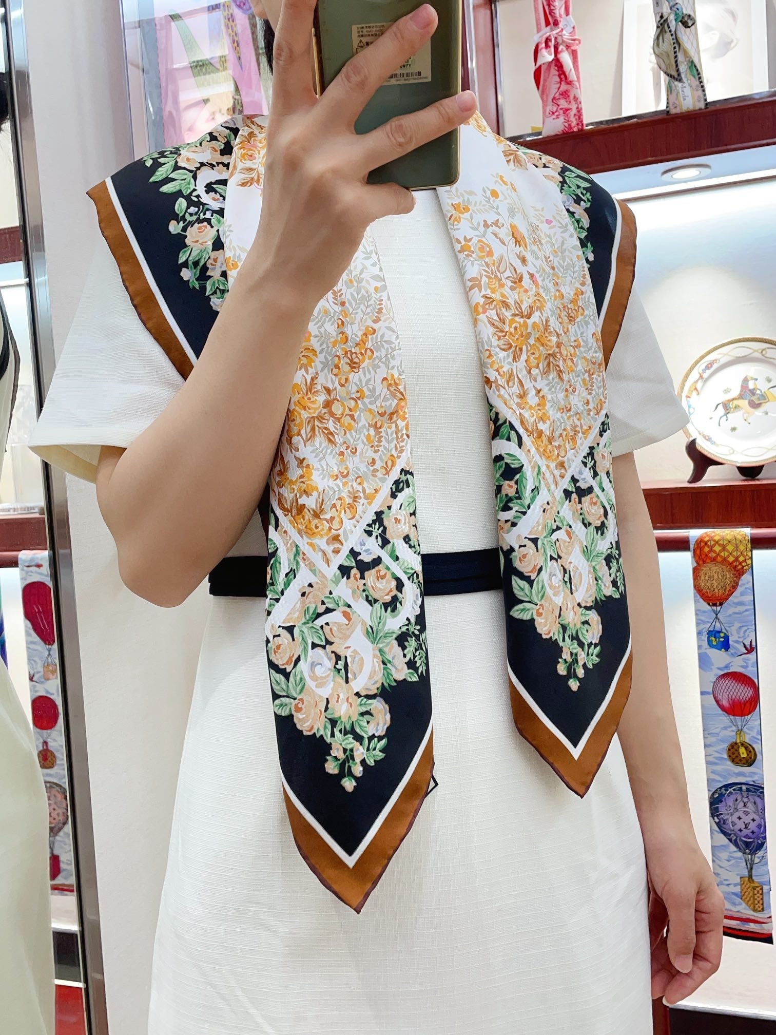 GUC* 25SS square scarf