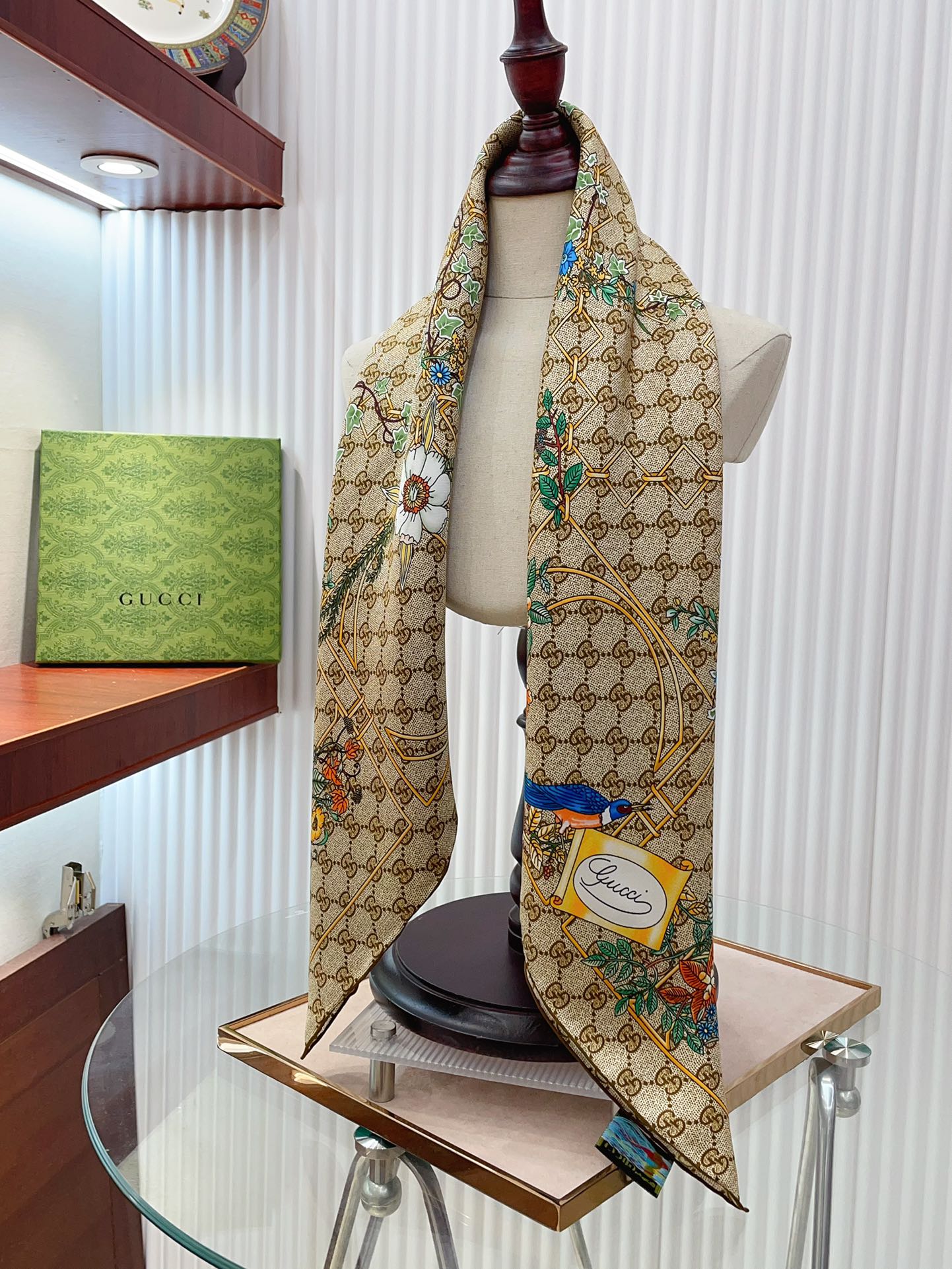 GUC* 25SS square scarf